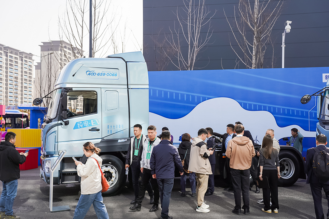 产品博览 | 宇通400度底置充电牵引车重磅上市 产品博览 | 宇通400度底置充电牵引车重磅上市