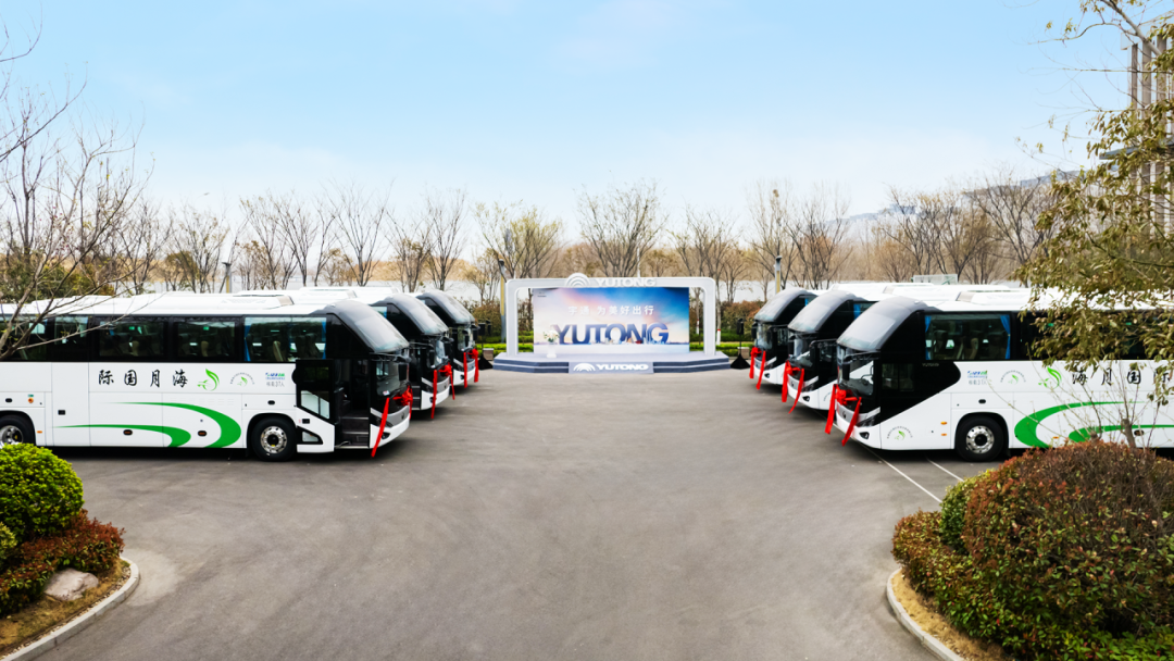 行业最大批量！宇通100辆高端旅游客车交付新疆
