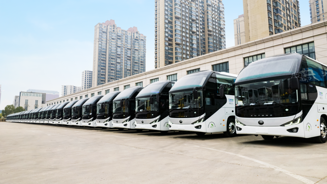 行业最大批量！宇通100辆高端旅游客车交付新疆
