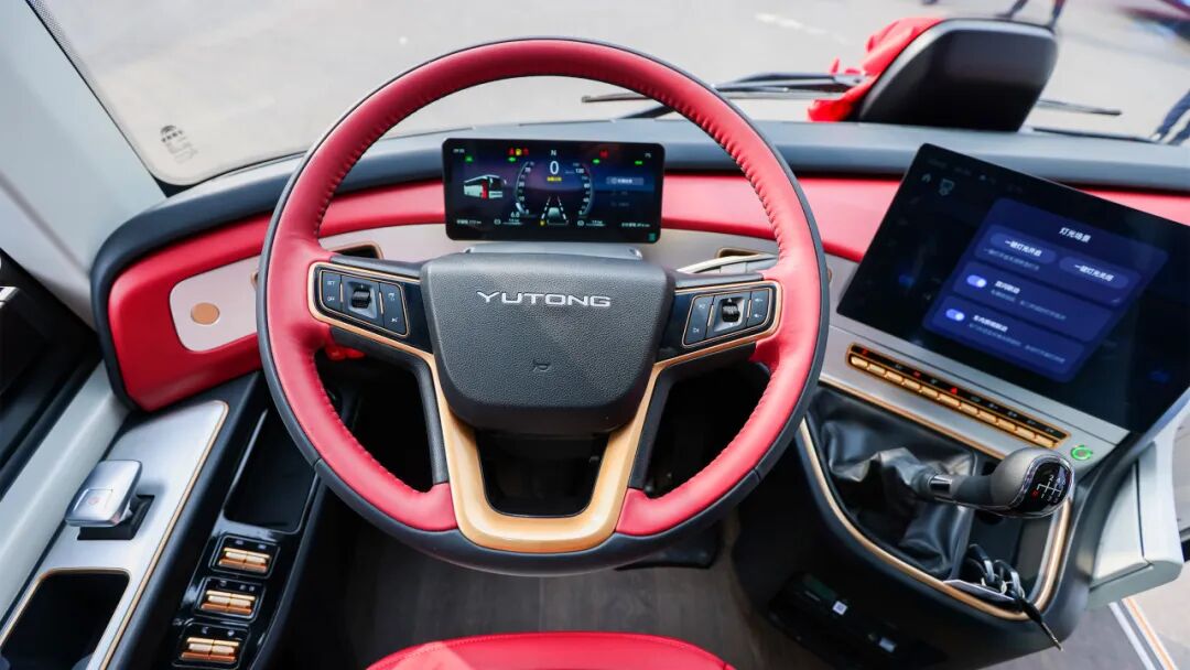 向高处行！宇通T7与天域S12奏响高端化战略“开门红”